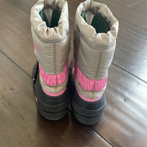 little girls sorel snow boots. size 12 - Picture 4 of 5